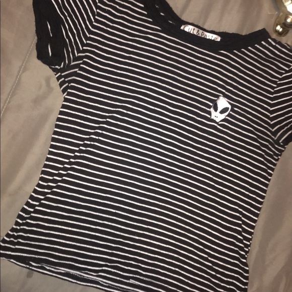 Selling a black and white crop top with an alien - Picture 2 of 3